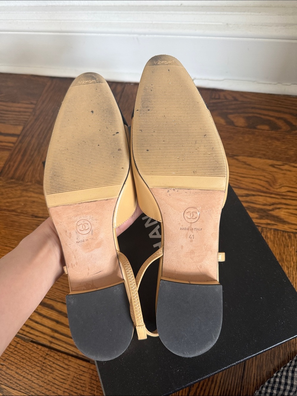 Chanel Slingback Flats in Beige & Black - Size 41 - Picture 5 of 11